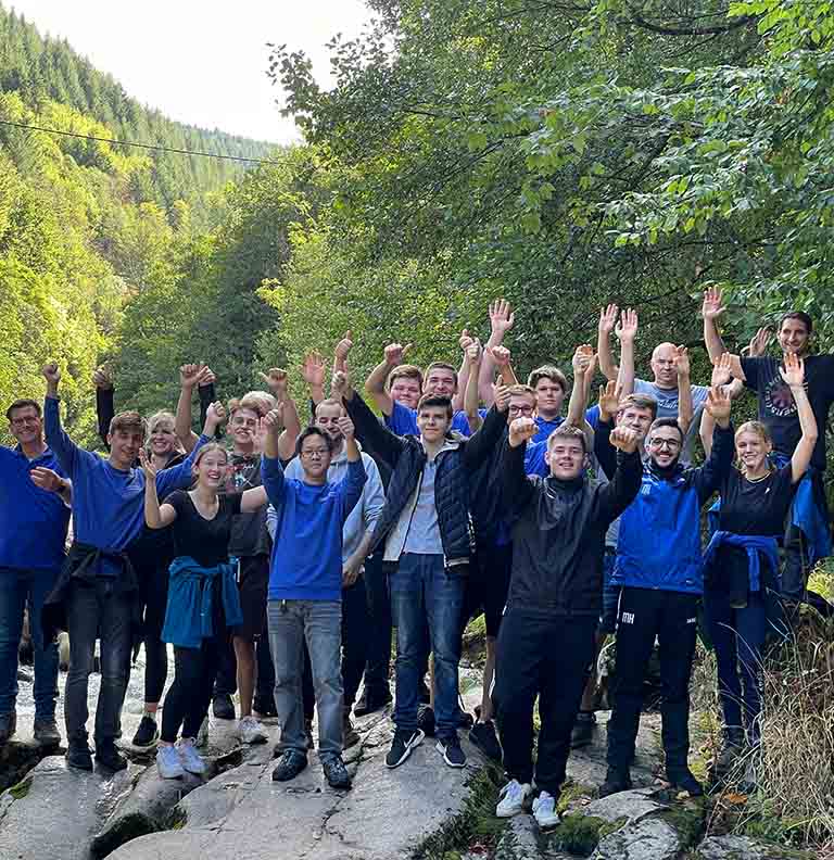 Auszubildende beim Teamevent Team event for trainees at Precitec