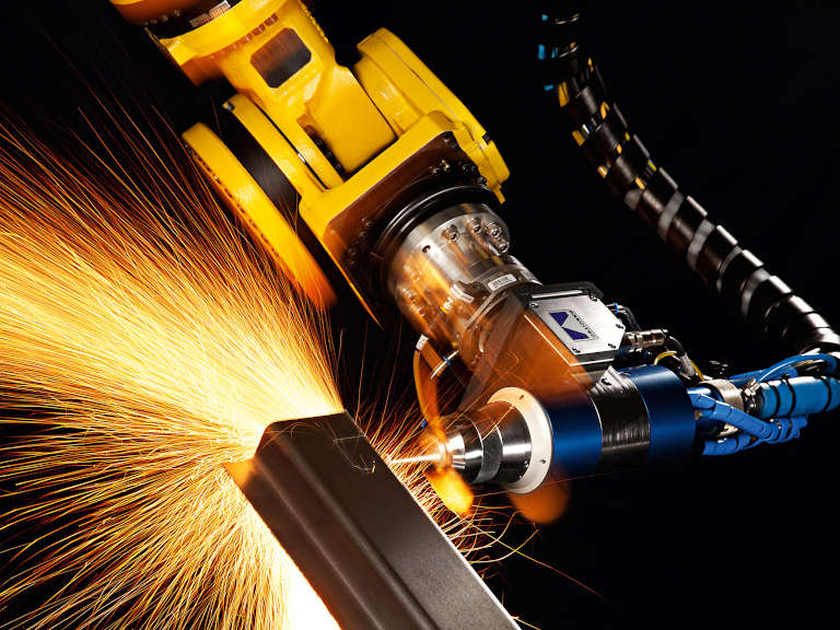 Laser cutting applications Linking robots 3D  Laser cutting applications Linking robots 3D