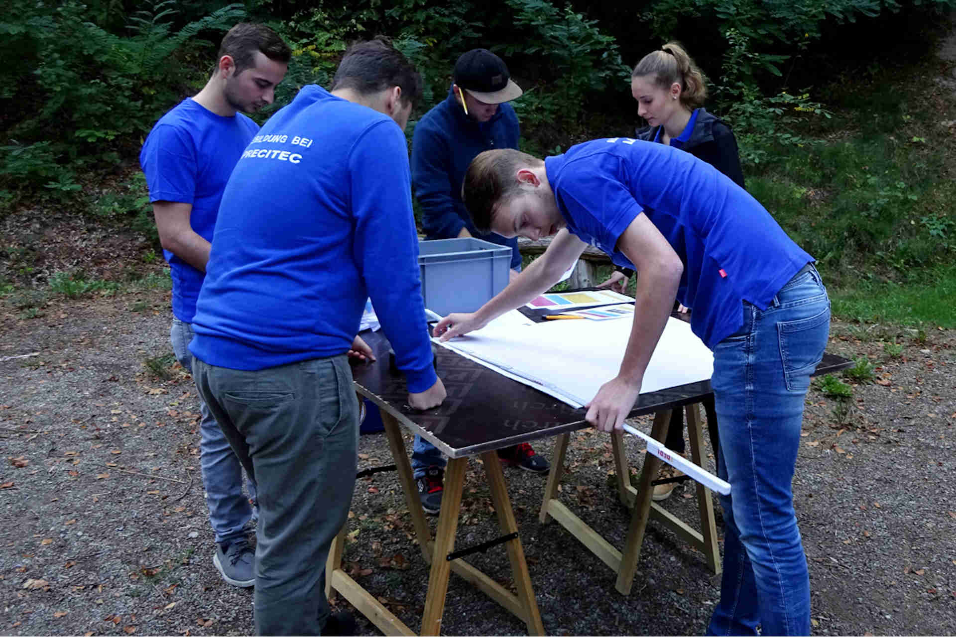 Lasermaterialbearbeitung Teamevent Impulsreaktion neue Auszubildende bauen Kettenreaktion