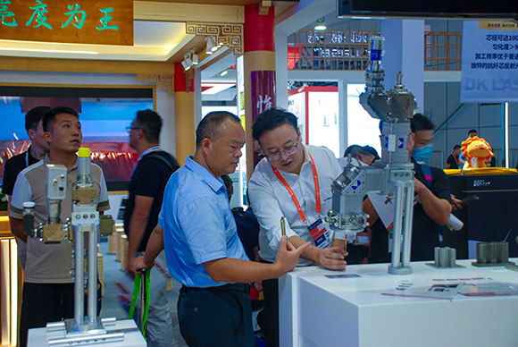 Customer talk during the CIIF trade fair