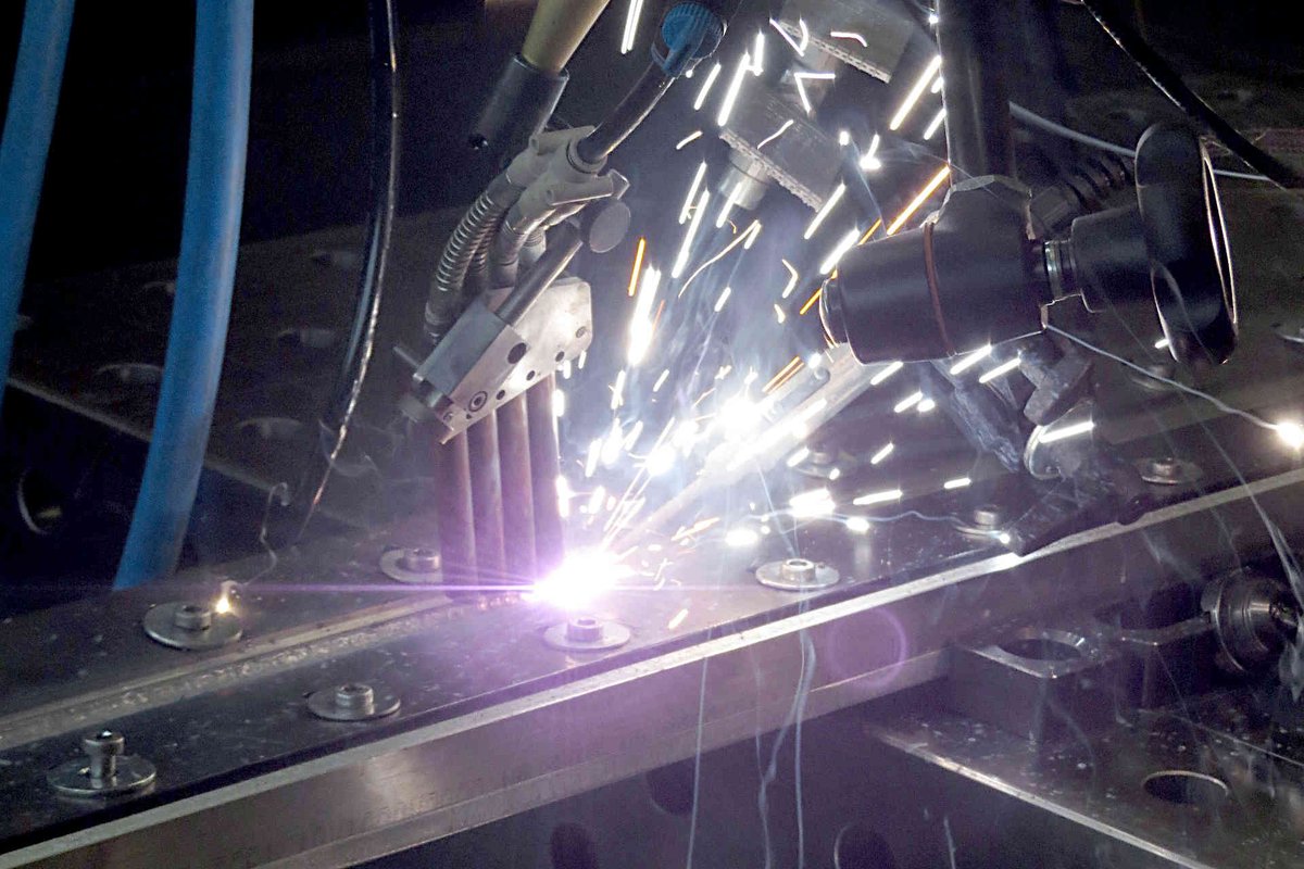 Lasermaterialbearbeitung Dicke Stahl Aluminium Schweissverbidnungen auch im Schiffbau