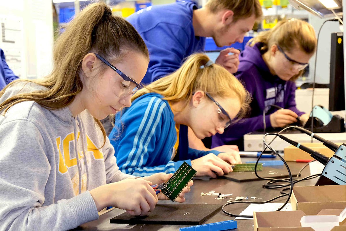 Lasermaterialbearbeitung Girls Day Maedchen Zukunftstag