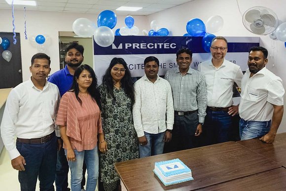 Alle neuen Mitarbeiter bei der Gründung Precitec Indien Dipendenti Precitec India