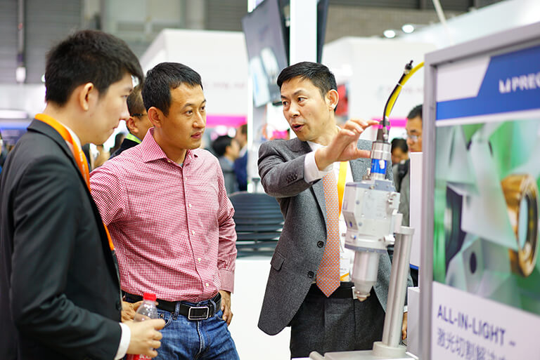 people talking Precitec Trade Shows