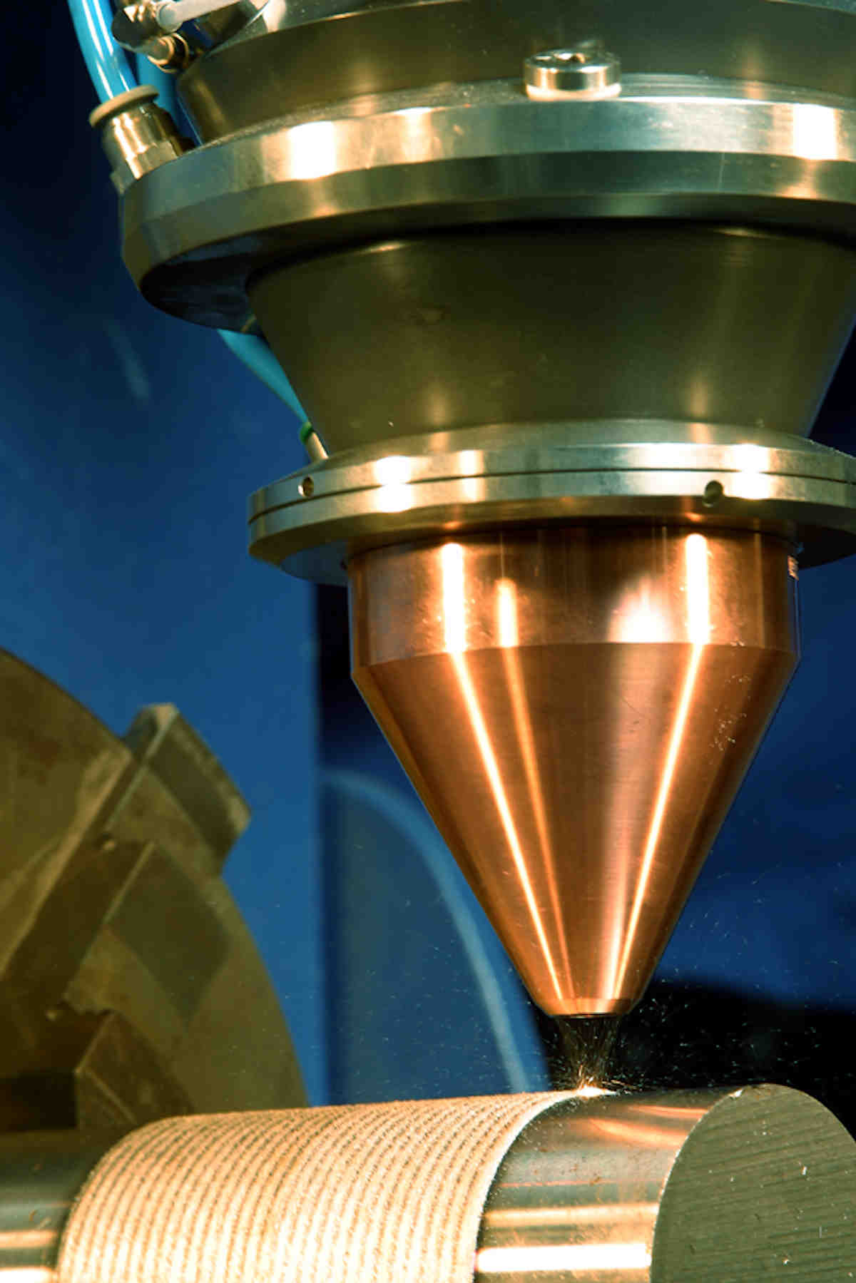 금속 분말을 이용한 레이저 증착 용접 - 초점 광학 YC52