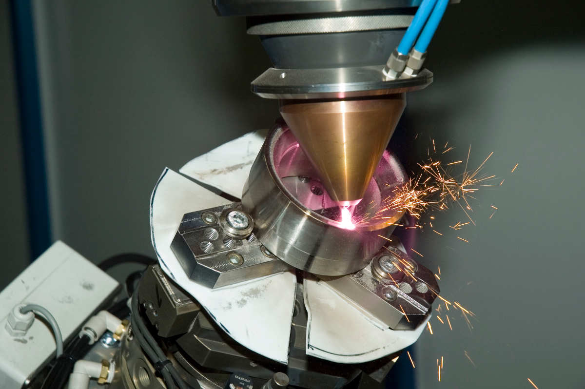 Saldatura a riporto laser con polveri di metallo - Ottica di focalizzazione YC52
