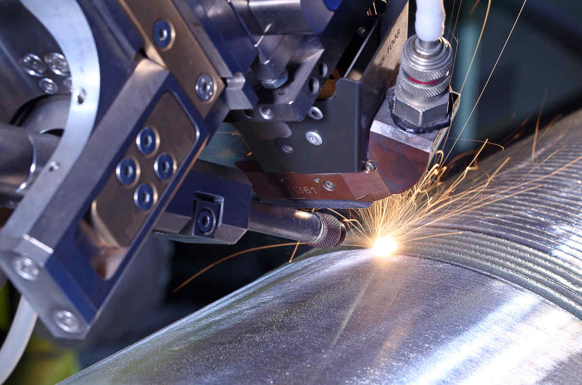 Laser deposition welding with metal powder - focusing optics YC52